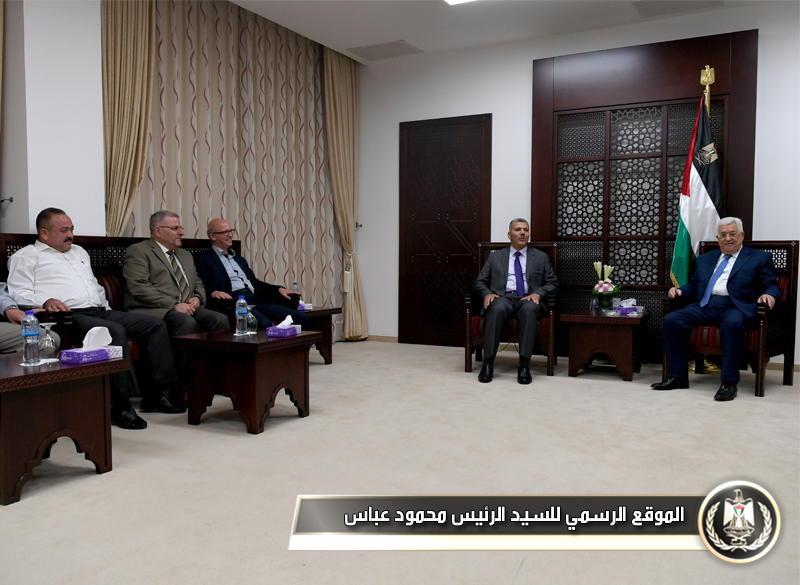 السيد الرئيس يستقبل وفدا من حركة 
"حماس"