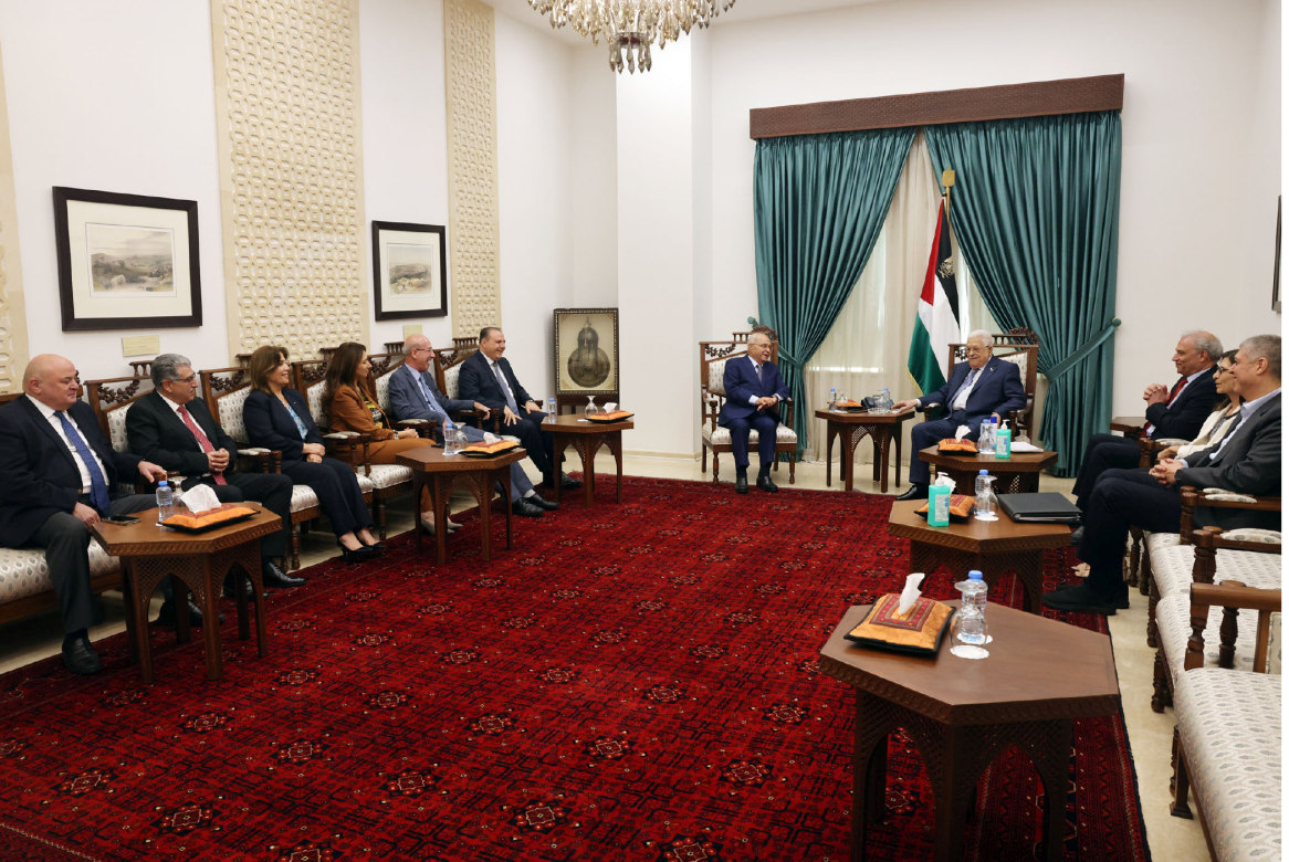 الرئيس يستقبل وفد مجلس أمناء مؤسسة ياسر عرفات