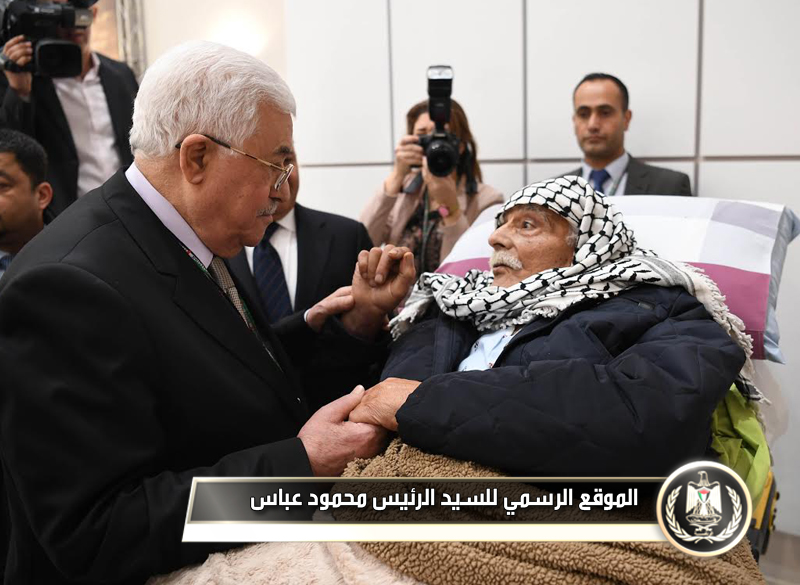 السيد الرئيس يستقبل أول أسير 
فلسطيني "أبو بكر حجازي"