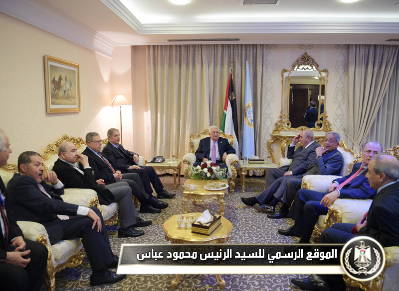 الرئيس عباس يستقبل أعضاء مجلس 
العلاقات العربية والدولية