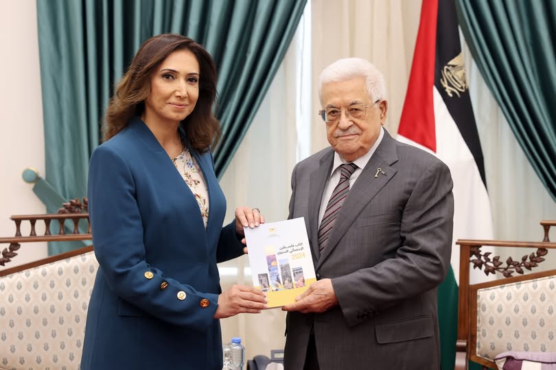 الرئيس يتسلم تقرير فلسطين الاحصائي لعام 2024