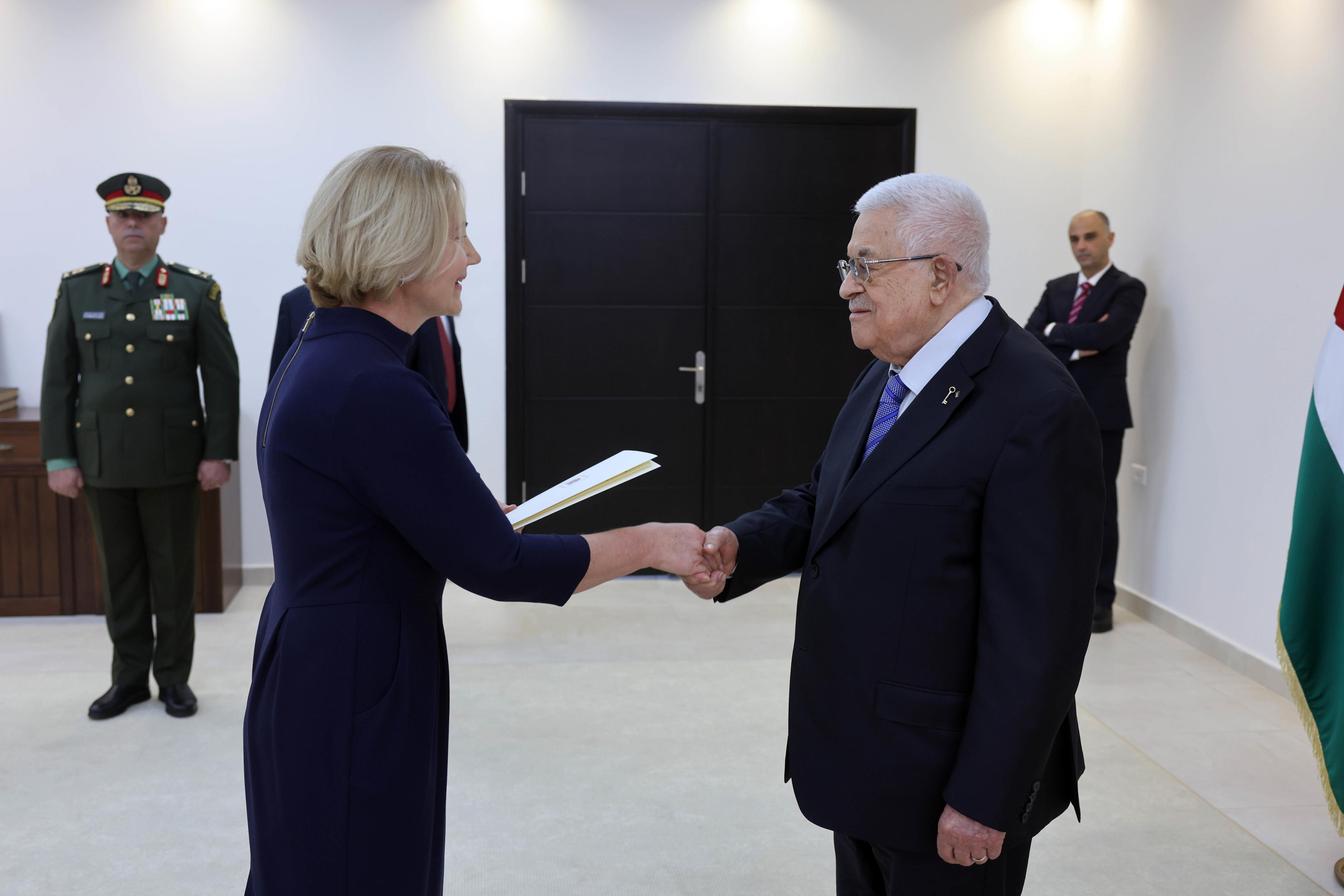 الرئيس يتقبل أوراق اعتماد رئيس مكتب تمثيل ليتوانيا لدى دولة فلسطين