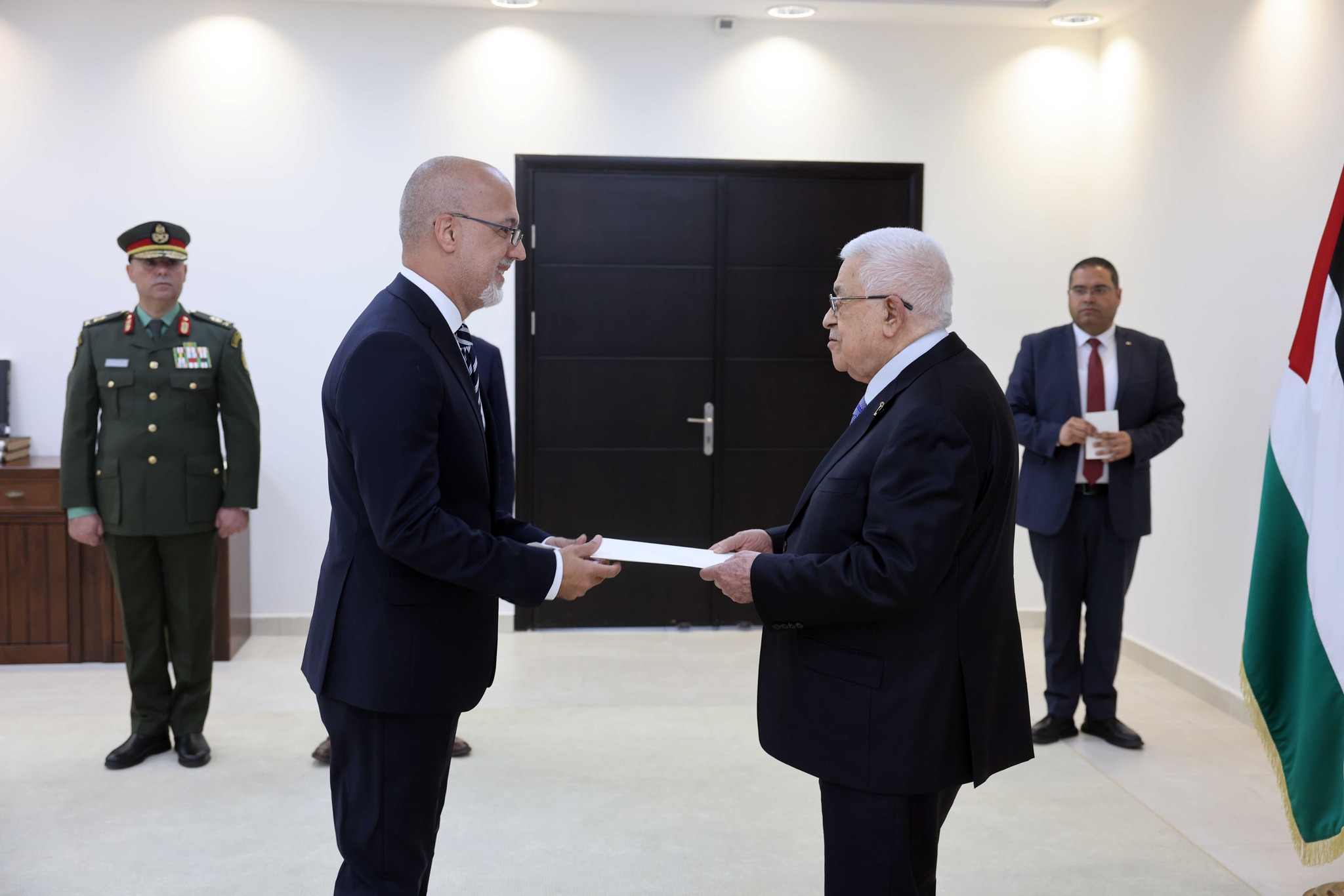 الرئيس يتقبل أوراق اعتماد رئيس مكتب تمثيل البرازيل