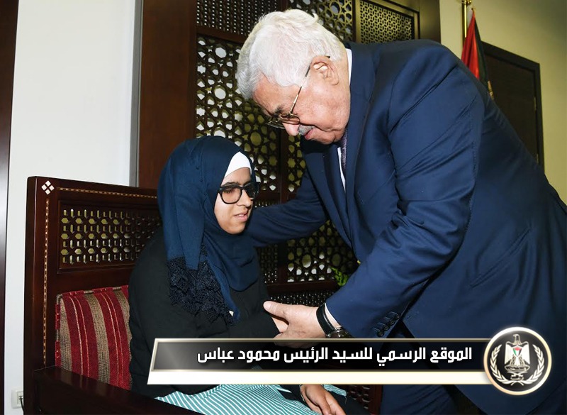 السيد الرئيس يستقبل الطالبة الكفيفة عدن 
خليلية