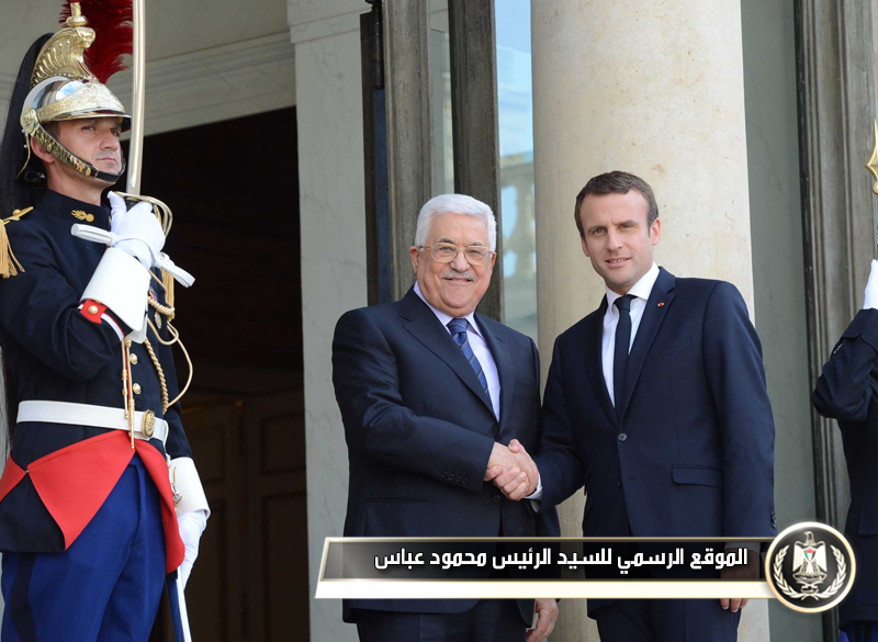 السيد الرئيس  أثناء لقاء 
الرئيس الفرنسي ايمانويل ماكرون 
.