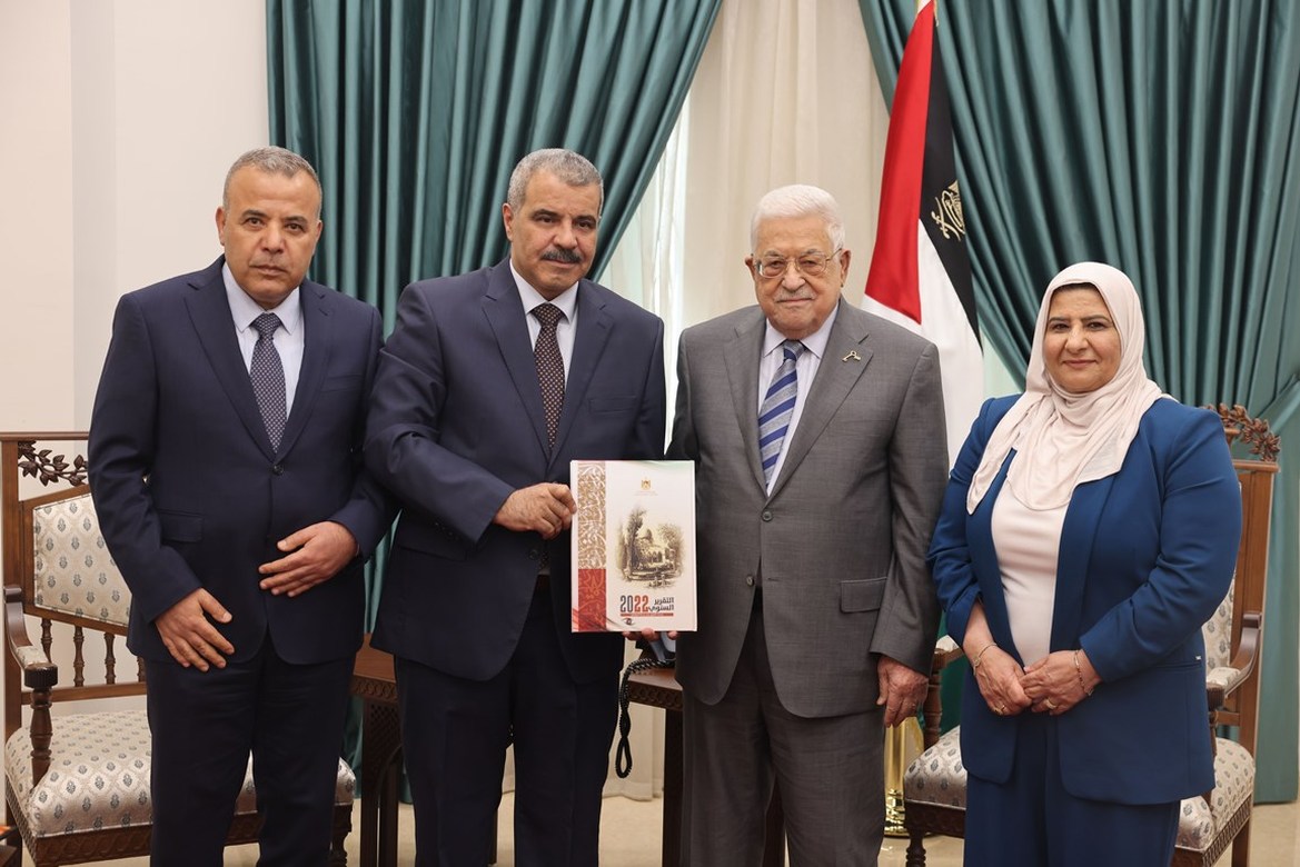 الرئيس يتسلم التقرير السنوي لديوان الرقابة المالية والإدارية