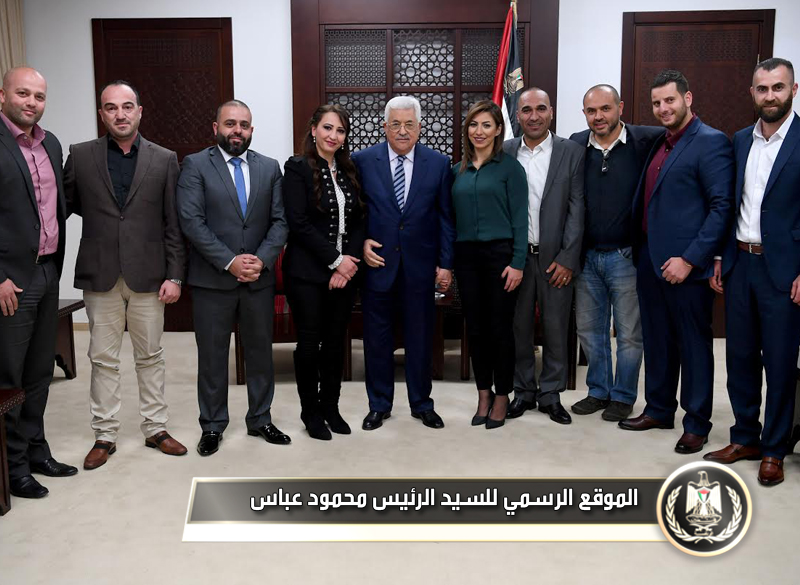  السيد الرئيس أثناء لقاء عدداً من 
كوادر ونشطاء الحركة الذين ساهموا وشاركوا في انجاح اعمال المؤتمر 
السابع.