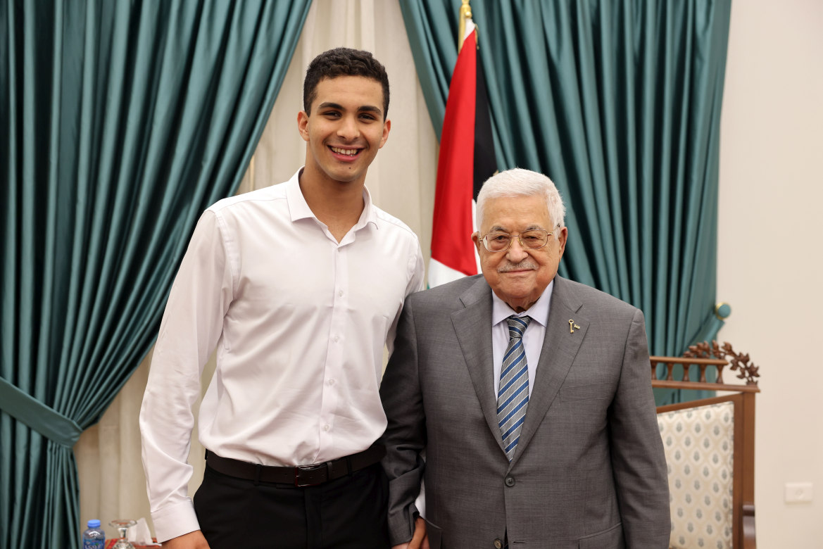 الرئيس يستقبل السبّاح يزن البوّاب