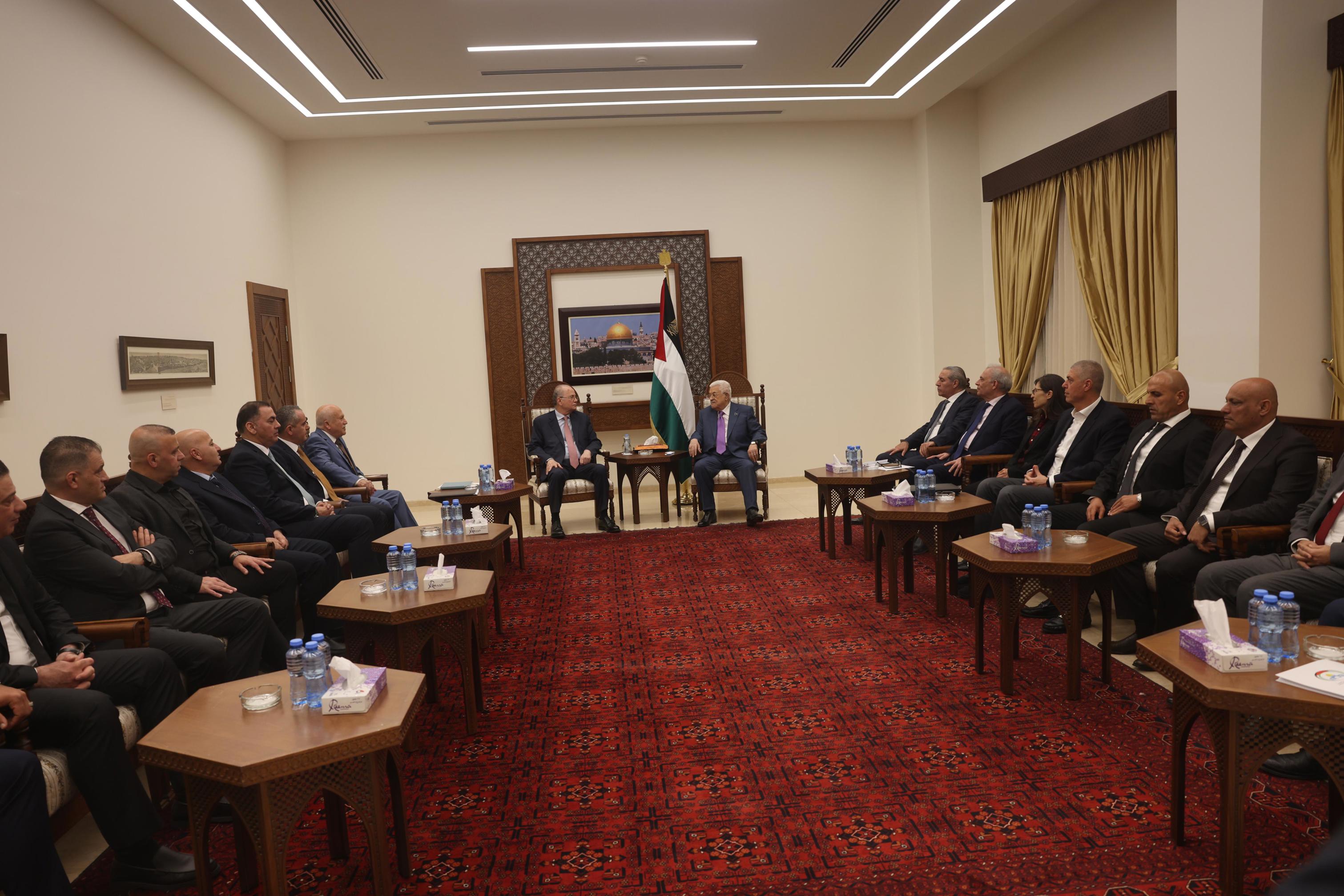 الرئيس يستقبل رؤساء غرف التجارة والصناعة