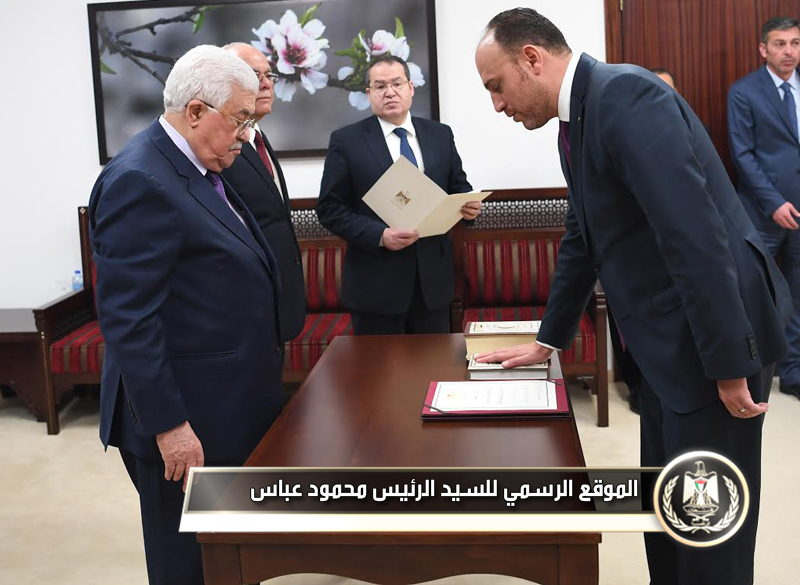 أدى 
اليمين أمام الرئيس: زملط رئيساً للمفوضيةالعامة لمنظمة التحرير في 
أميركا
