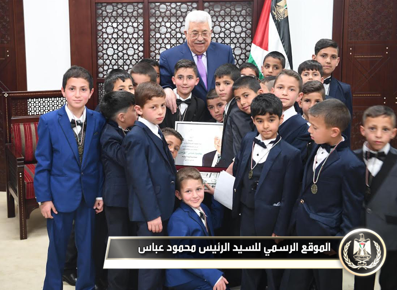 السيد الرئيس يستقبل وفدا من الأطفال 
الأيتام في الخليل