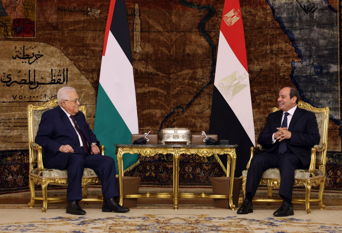 الرئيس يجتمع مع نظيره المصري