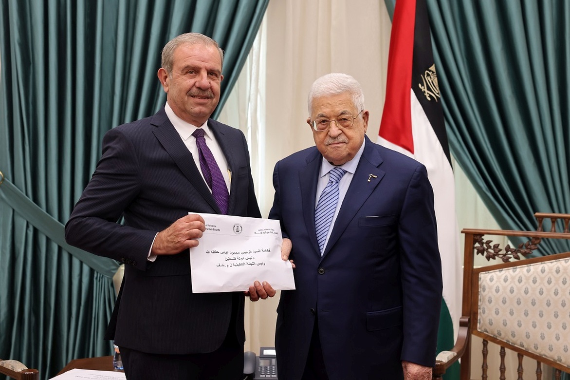 الرئيس يتسلم التقرير السنوي للمحاكم الإدارية العليا