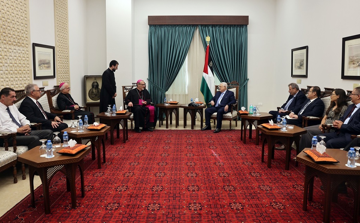 الرئيس يستقبل بطريرك القدس للاتين الكاردينال بيتسابالا