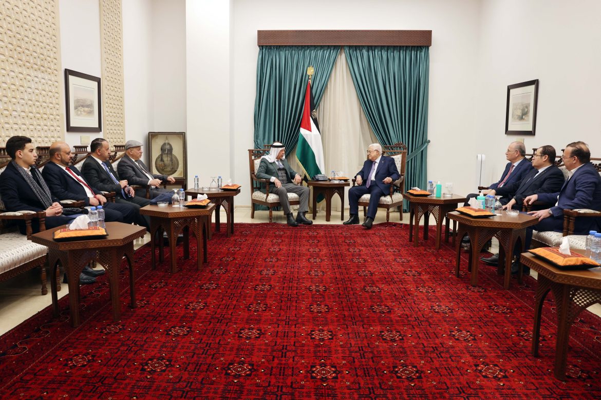 الرئيس يستقبل وفدا من عائلة الزغير أصحاب شركة رويال الصناعية التجارية
