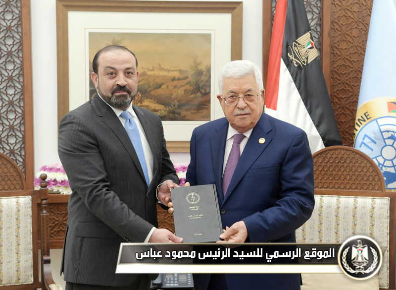 تسلّمَ التقرير السنوي للنيابة: الرئيس 
عباس يؤكدأهمية احترام الحريات العامة واستقلال 
القضاء