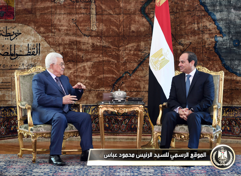 السيد الرئيس يجتمع مع نظيره 
المصري