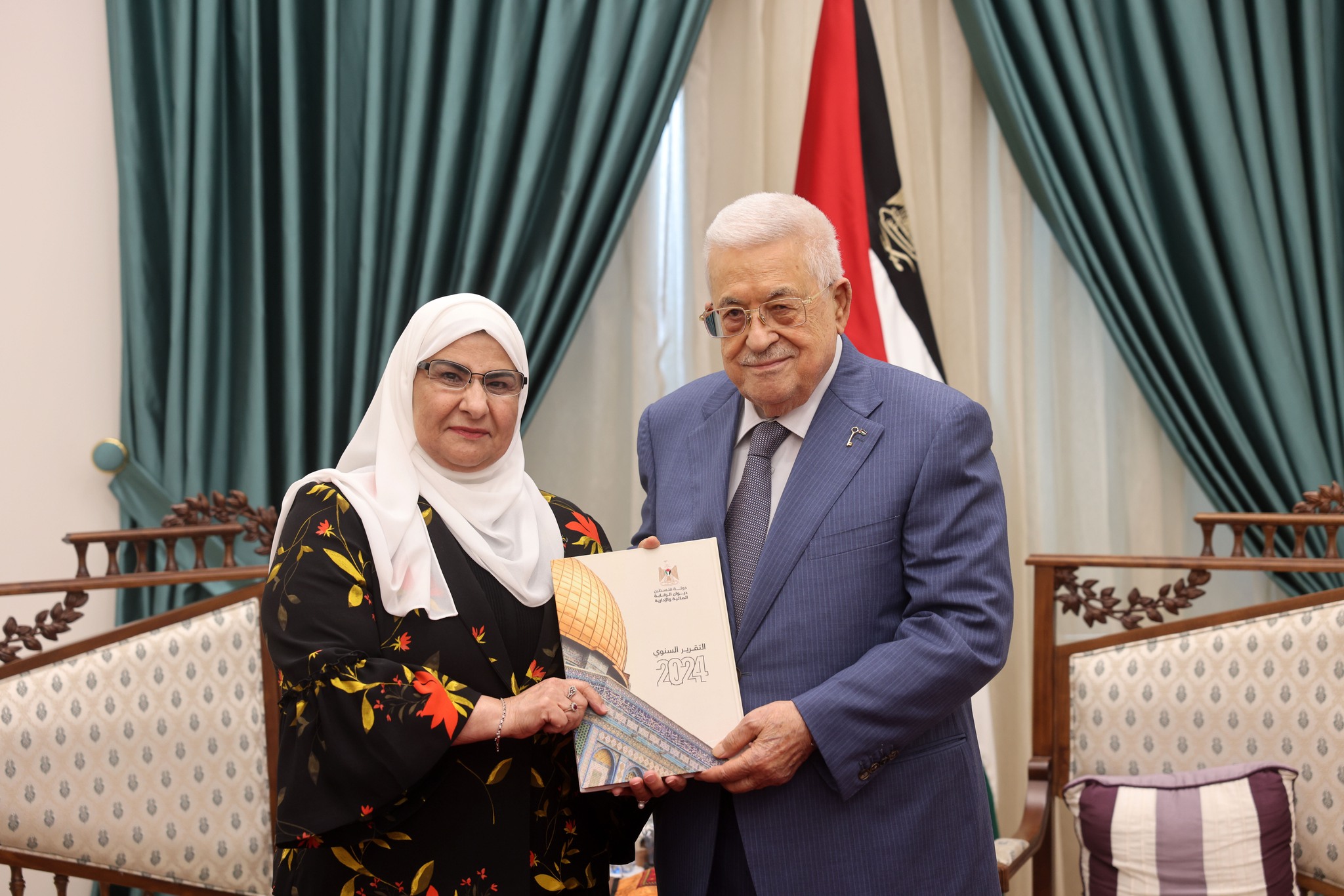 الرئيس يتسلم التقرير السنوي لديوان الرقابة الادارية والمالية لعام 2024