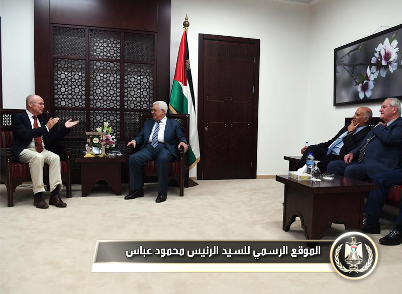 السيد الرئيس يستقبل الوفد 
المشارك في ورشة العمل التي نظمتها اللجنة الأولمبية 
الفلسطينية.
