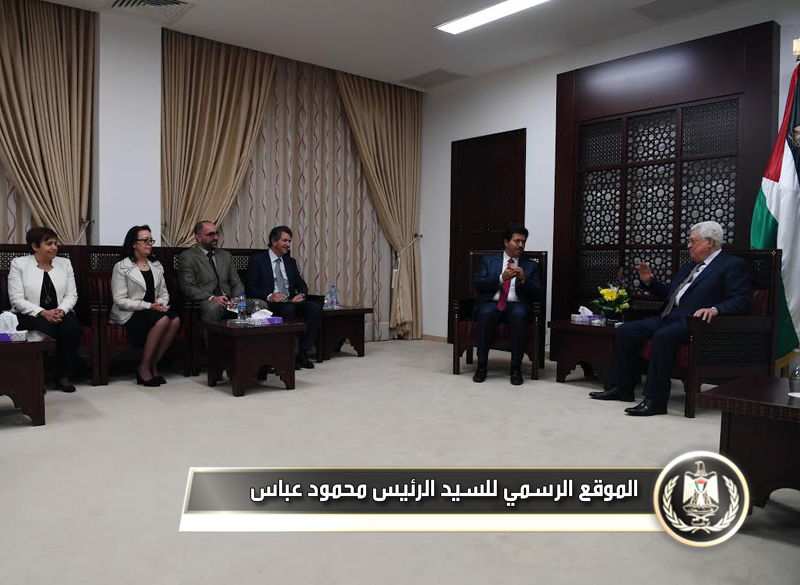 السيد الرئيس يستقبل وفد الجمعية 
الطبية التونسية 
الفلسطينية