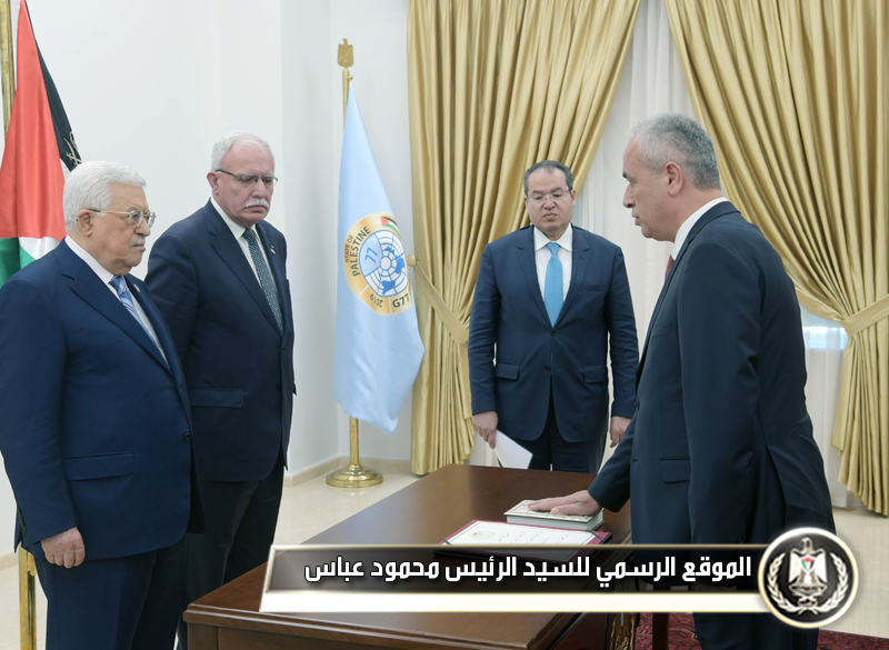 أمام الرئيس عباس السفير ربعي يؤدي 
اليمين القانونية سفيراً لدى باكستان