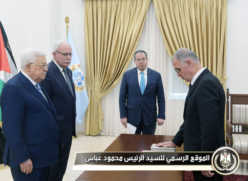 أمام الرئيس عباس السفير مقبول يؤدياليمين القانونية سفيرا لدى 
الجزائرأدى أمين رمزي مقبول، اليمين 
القانونية، أمام رئيس دولة فلسطين محمود عباس، سفيراً لدولة فلسطين لدى الجمهورية 
الجزائرية الديمقراطية الشعبية.