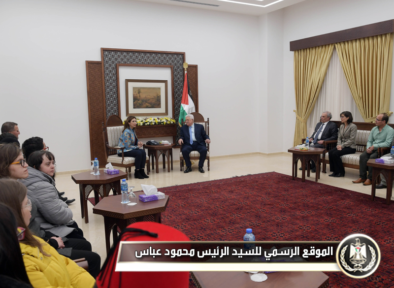الرئيس عباس يستقبل عدة وفود محلية 
وعربية