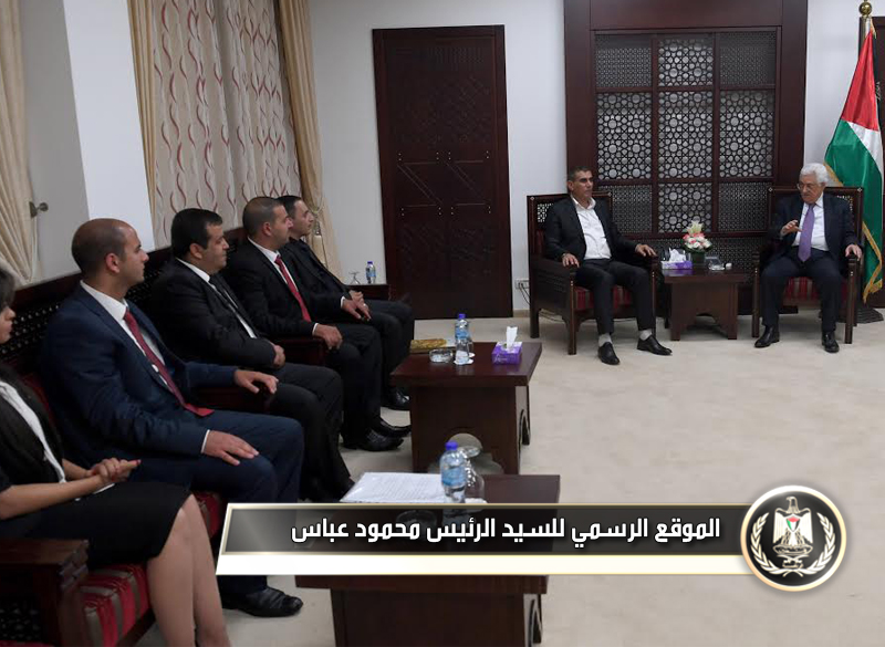 استقبل رئيس دولة فلسطين 
محمود عباس، مساء اليوم الأحد بمقر الرئاسة في مدينة رام الله، إدارة شبكة "معا" 
التلفزيونية، والمشاركين في برنامج "الرئيس" التلفزيوني: وعد قنام، ونعمة عدوية، 
وفادي خير.