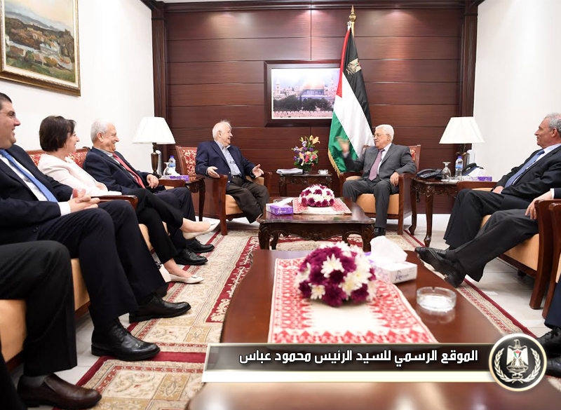 السيد الرئيس أثناء استقباله وفد جامعة 
بيرزيت برئاسة رئيس مجلس أمنائها د.حنا 
ناصر