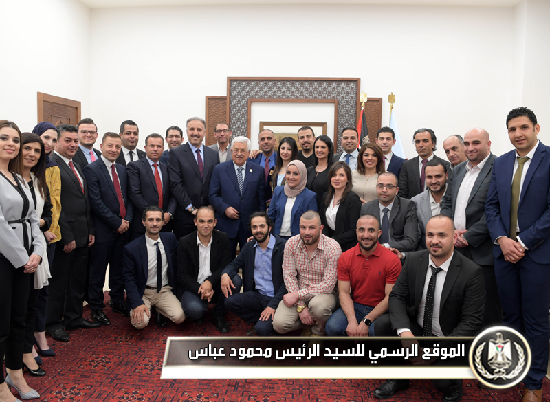 استقبل العاملين بالإدارة العامة 
للأخبار في تلفزيونفلسطين: الرئيس يشيد بالإعلام 
الرسمي