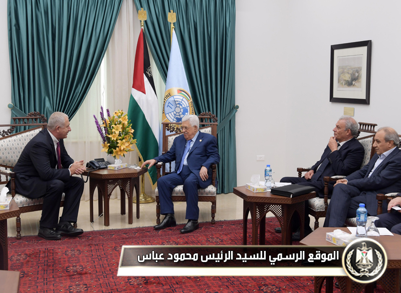 الرئيس عباس يستقبل السفير 
الروسي