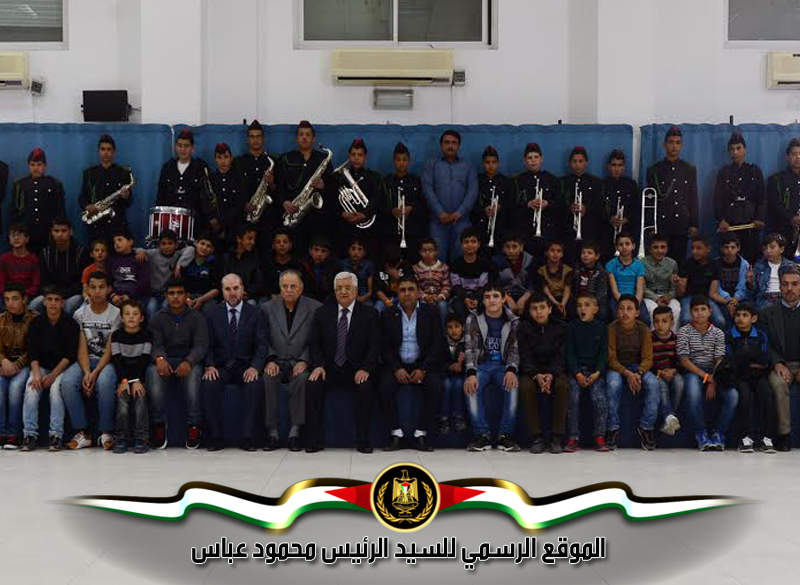 استقبل رئيس دولة فلسطين 
محمود عباس، اليوم الجمعة، في مقر الرئاسة بمدينة رام الله، طلبة مدرسة دار الأيتام 
الإسلامية التابعة لوزارة الأوقاف والشؤون الدينية