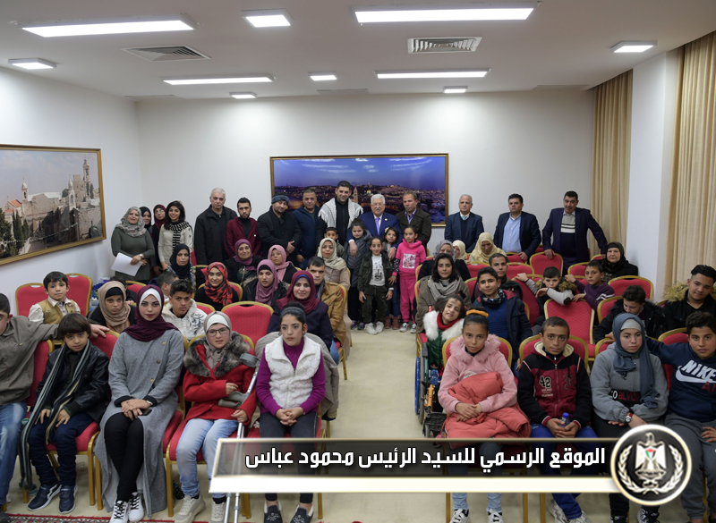 الرئيس يستقبل عددا من الأطفال 
المصابين بالسرطان والشلل الدماغي من قطاع غزة
