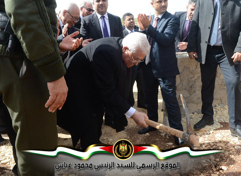 تفقد 
رئيس دولة فلسطين محمود عباس اليوم الاثنين، أعمال الحفر التي بوشرت هذا الصباح في 
موقع مشروع مركز "خالد الحسن لعلاج السرطان والنخاع".