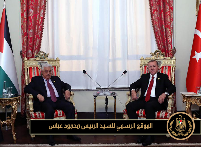 التقى رئيس دولة فلسطين 
محمود عباس، اليوم الخميس، نظيره التركي رجب طيب أردوغان، وذلك في قصر "طولمة بهجه" 
في اسطنبول، على هامش القمة الإسلامية