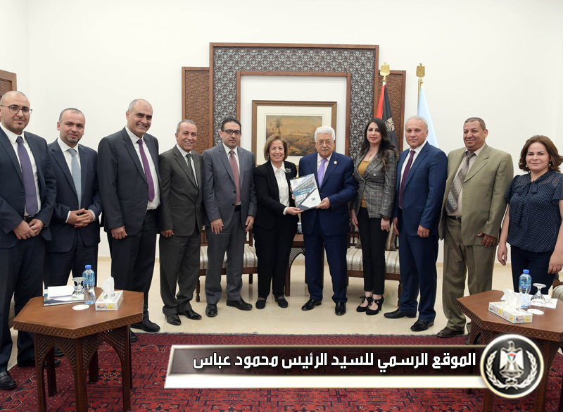 الرئيس عباس يتسلم التقرير 
السنويللهيئة المستقلة لحقوق 
الإنسان
