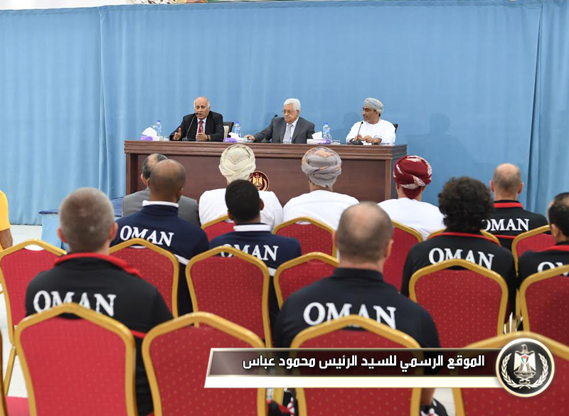 السيد الرئيس يستقبل وفد المنتخب العماني 
لكرة القدم