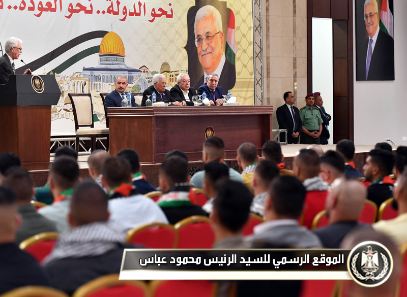 الرئيس عباس يستقبل وفدا من قيادات وكوادرالشبيبة الفتحاوية في 
جامعات الوطناستقبل رئيس دولة فلسطين 
محمود عباس، مساء اليوم السبت، بمقر الرئاسة في رام الله وفدا من قيادات وكوادر 
الشبيبة الفتحاوية في جامعات الوطن، وهنأهم بفوزهم المستحق في انتخابات الجامعات 
التي جرت خلال الفترة الماضية.