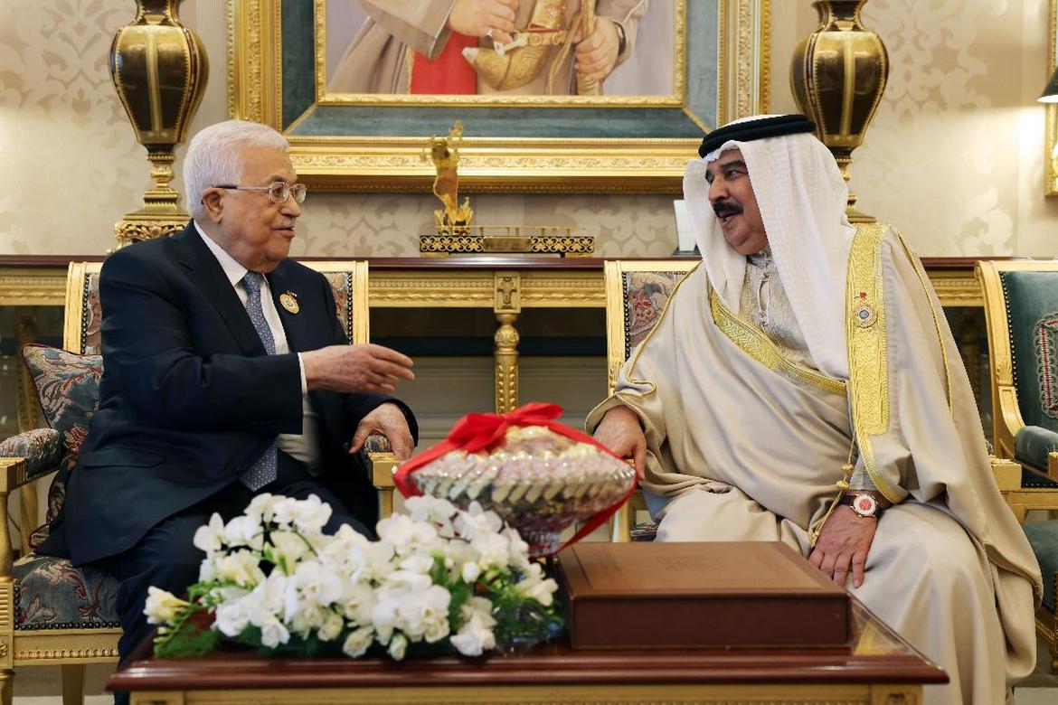 الرئيس يجتمع مع ملك البحرين