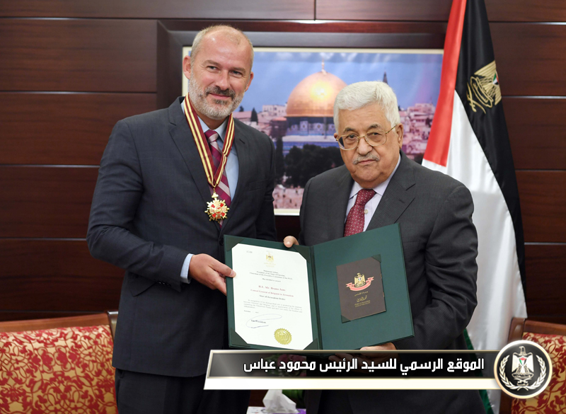 السيد الرئيس يمنح القنصل البلجيكي العام 
نجمة القدس