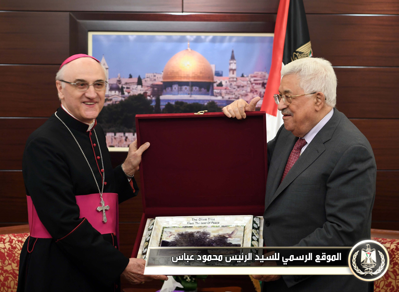 السيد الرئيس يستقبل القاصد الرسولي 
الذي أنهى مهام عمله في 
فلسطين