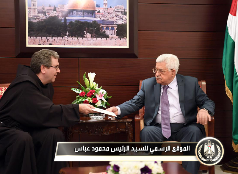 السيد الرئيس يستقبل حارس الأراضي 
المقدسة الأب فرانشيسكو 
باتون.