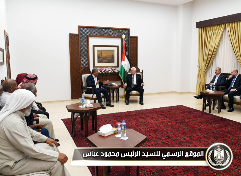 السيد الرئيس يستقبل وفدا من الخان 
الأحمر