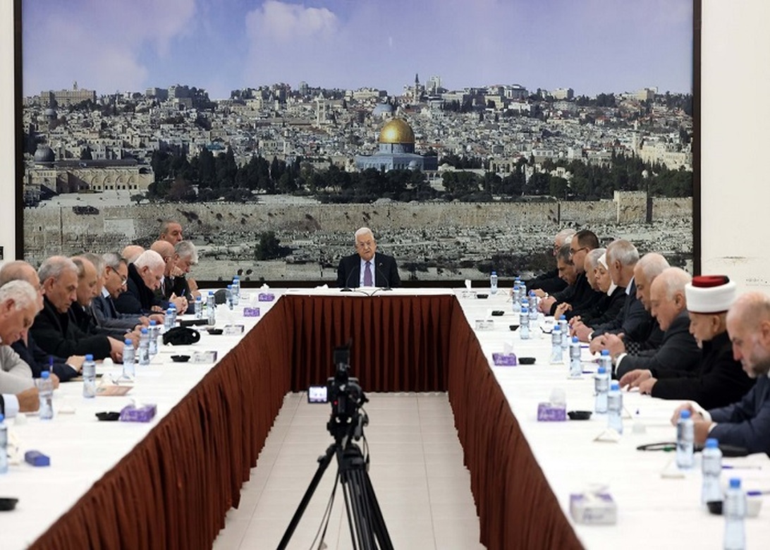 الرئيس يترأس اجتماعا للقيادة الفلسطينية لبحث الأوضاع الراهنة