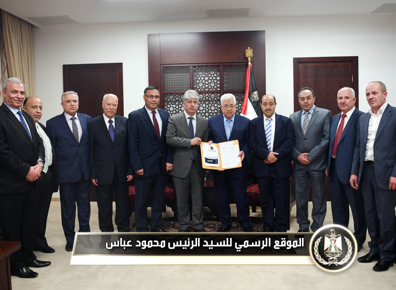 السيد الرئيس يتسلم التقرير السنوي لهيئة 
التقاعد الفلسطينية