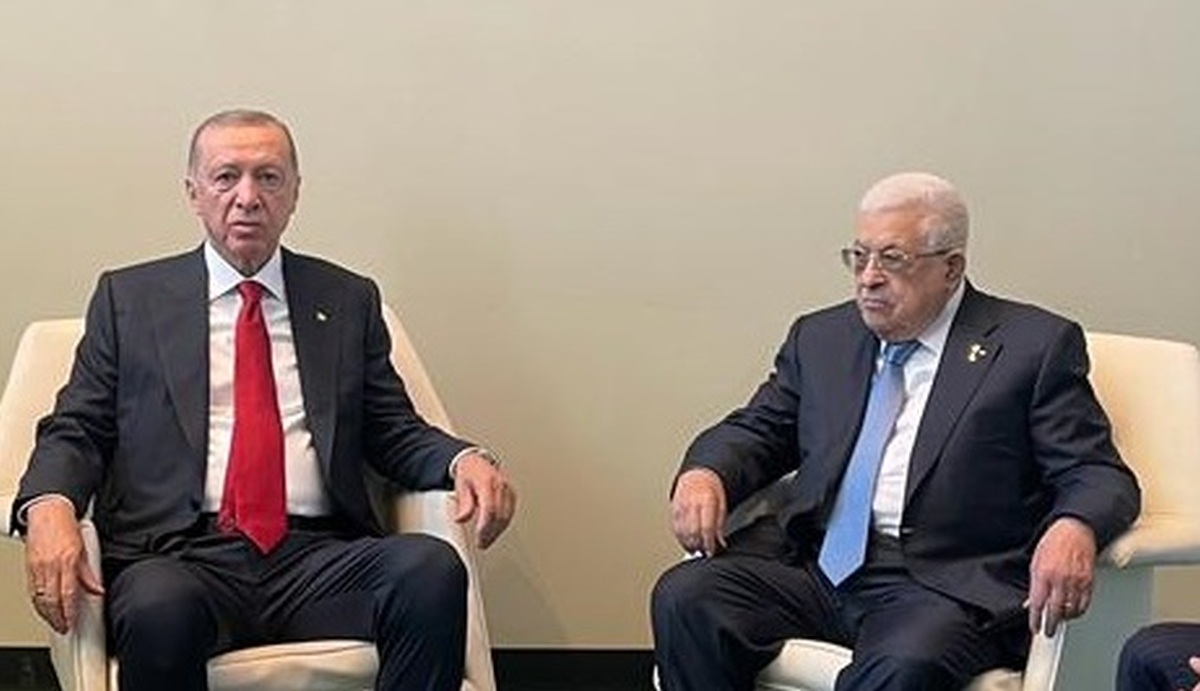 التقى رئيس دولة فلسطين محمود عباس، مساء اليوم الثلاثاء، الرئيس التركي رجب طيب أردوغان في نيويورك، على هامش أعمال الدورة الـ78 للجمعية العامة للأمم المتحدة.