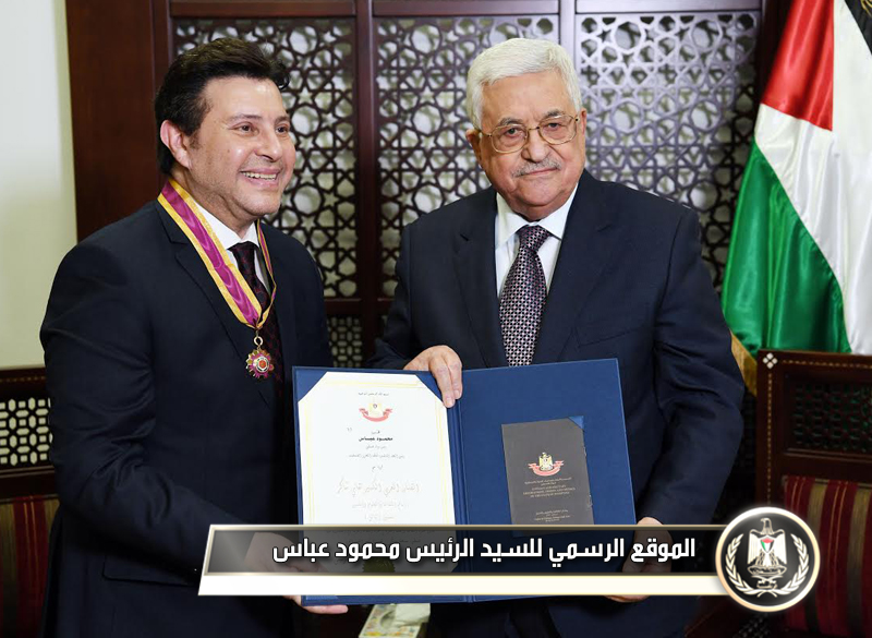 السيد الرئيس يمنح الفنان العربي هاني 
شاكروسام الثقافة والعلوم 
والفنون.