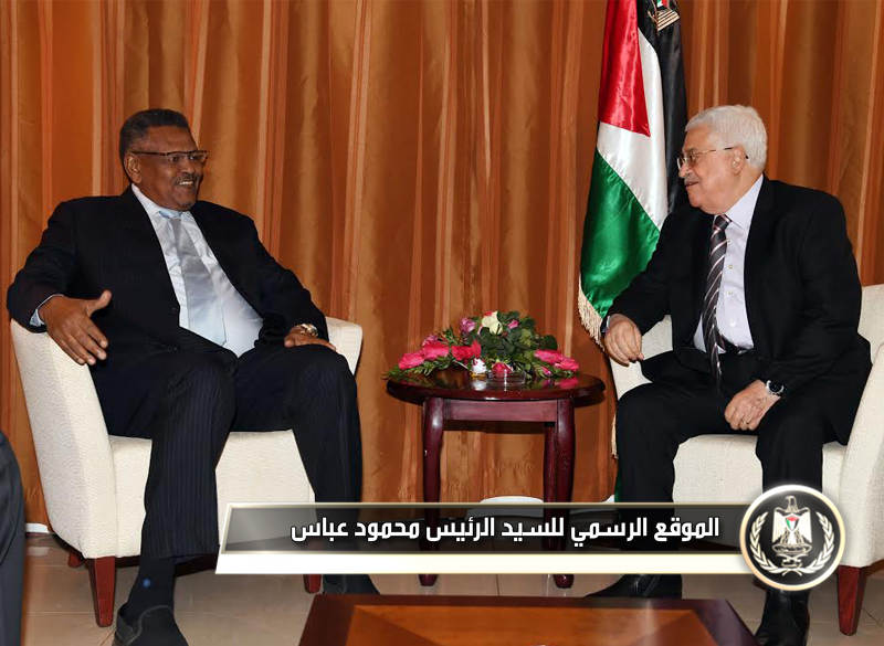 التقى رئيس دولة فلسطين 
محمود عباس، اليوم الأربعاء، بمقر إقامته في العاصمة السودانية الخرطوم، النائب 
الأول لرئيس الجمهورية السودانية الفريق أول ركن بكري حسن 
صالح.