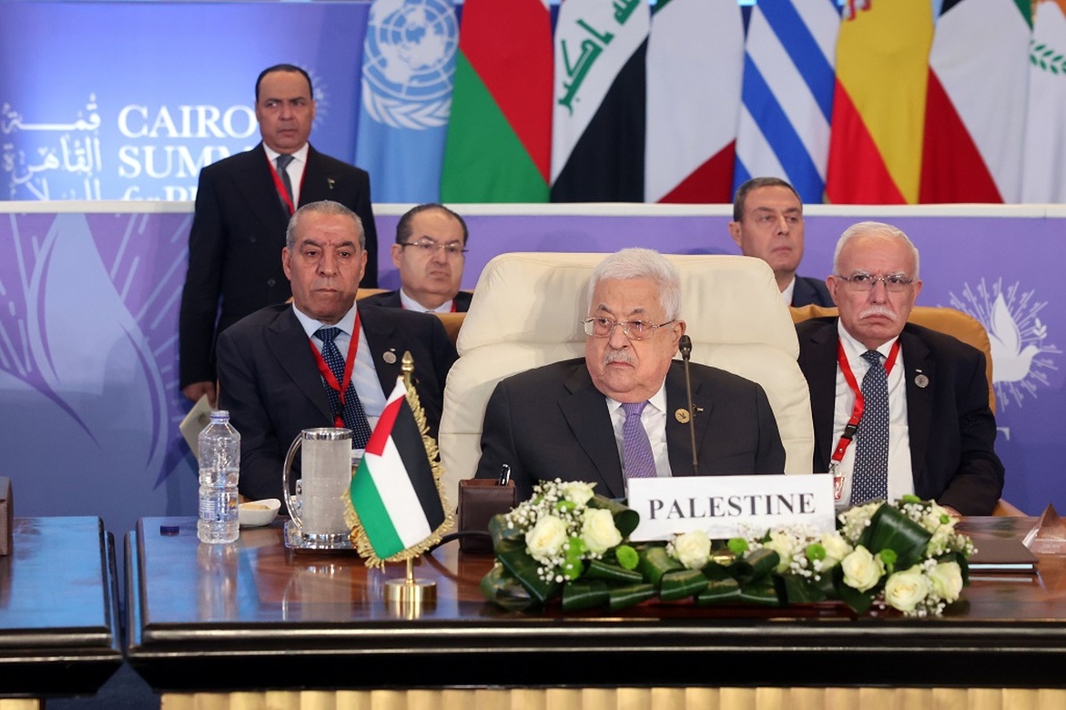 الرئيس أمام "قمة القاهرة": الأمن والسلام يتحققان بتنفيذ حل الدولتين المستند إلى الشرعية الدولية وحل قضية اللاجئين وفق قرار الأمم المتحدة رقم 194
