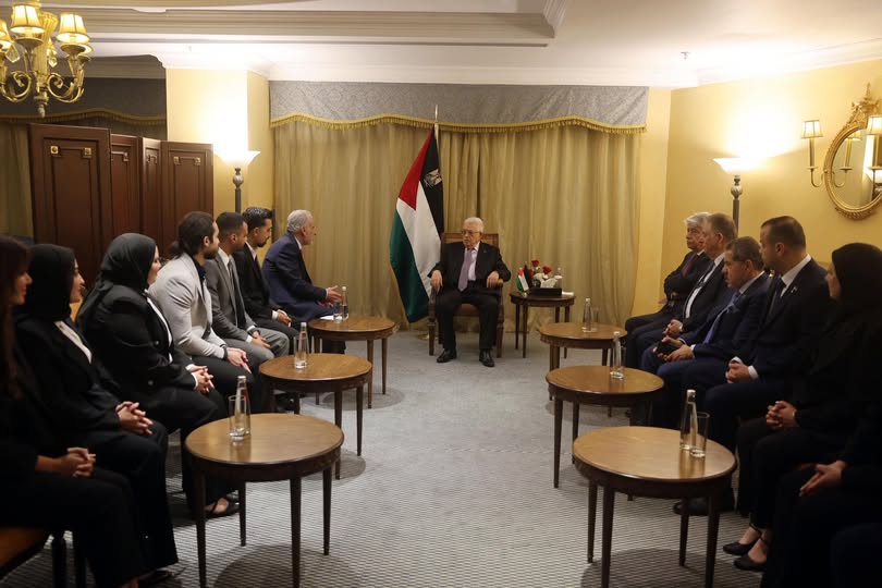 الرئيس يستقبل وفدا من مؤسسة محمود عباس